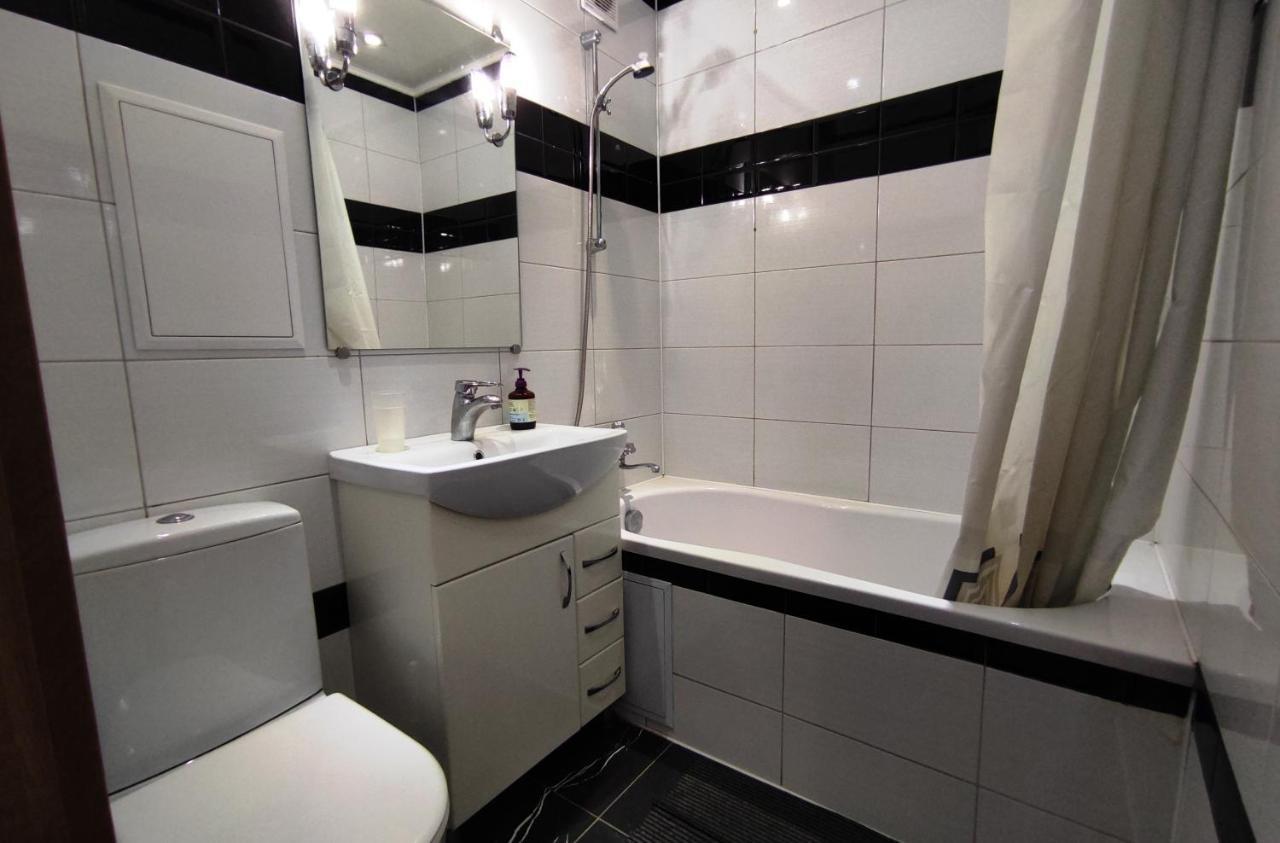 Двухкомнатные Апартаменты Центр Mystetsʹka 3 Kr Apartments Kryvyi Rih Dış mekan fotoğraf